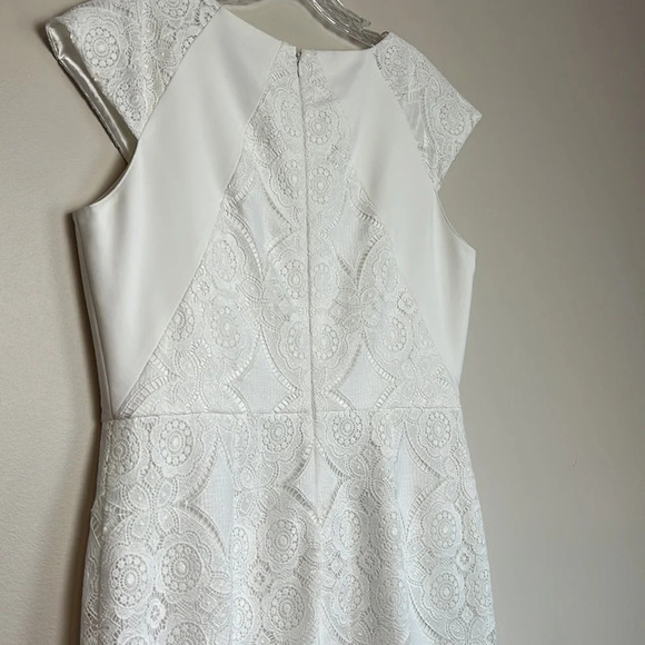 ANTONIO MELANI White Lace Cap-Sleeve Round Neck Sheath Dress Size 12 - Picture 9 of 10